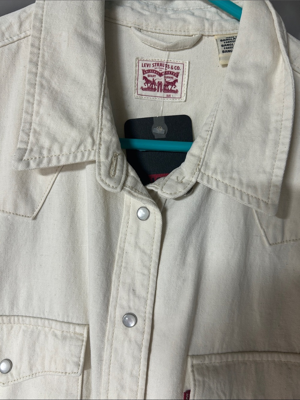 Levi's Cream Button-Front Western Shirt with Snap Pockets